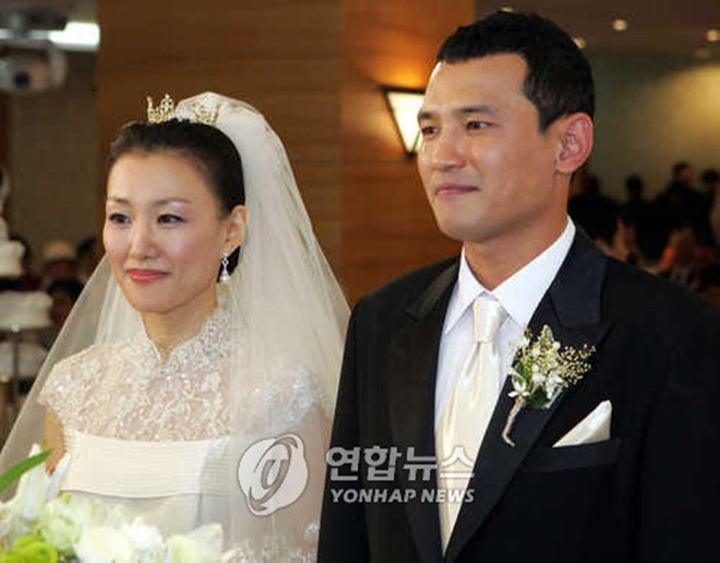 Hwang Jung Min kết hôn với mối tình đầu từ năm 2004 đến nay. Ảnh: Yonhap