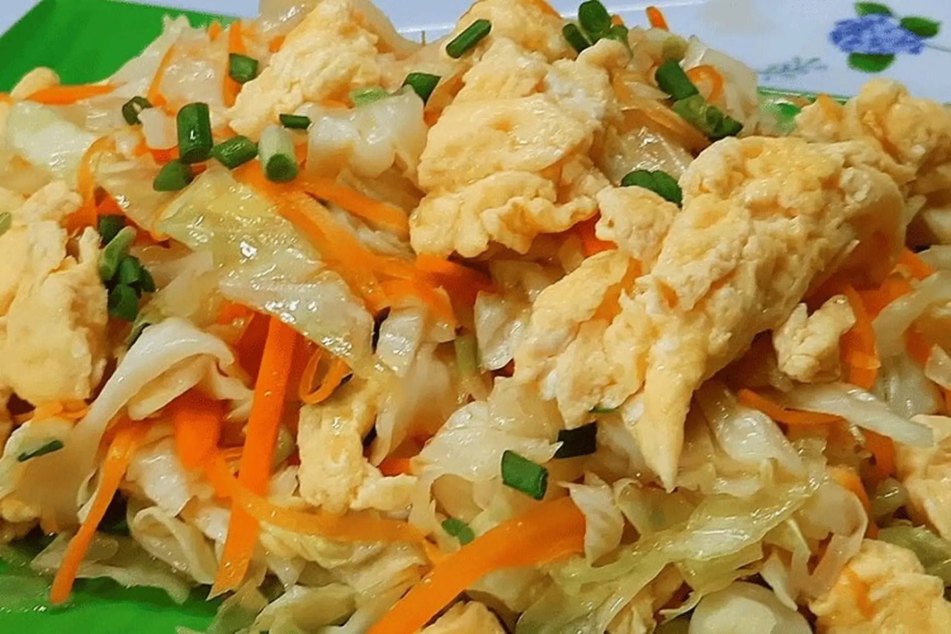 Bắp cải rất tốt cho dạ dày, nhưng sẽ tốt hơn nếu tránh các chách chế biến nhiều dầu mỡ, ăn ít khi muối chua (Ảnh minh họa)
