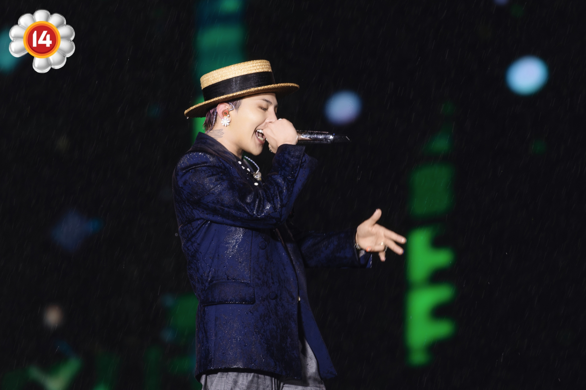 Cơn mưa đi vào huyền thoại của G-Dragon tại sân vận động Mỹ Đình tháng 6/2025