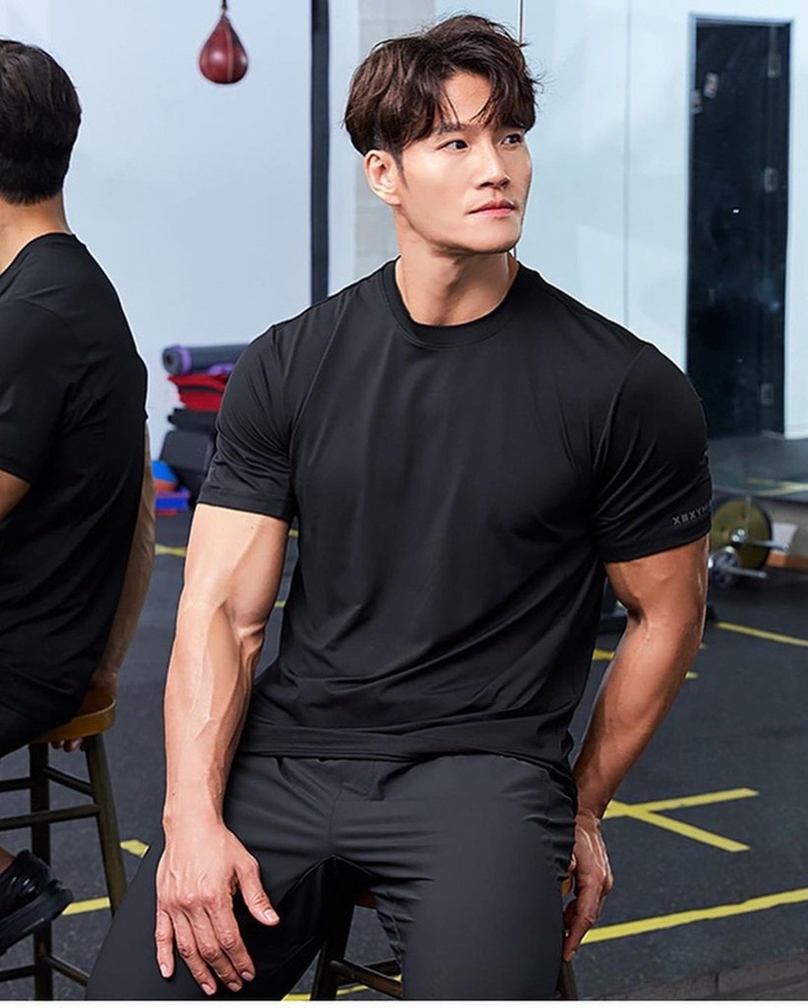 Kim Jong Kook tiết kiệm đến mức hiếm khi mua quần áo mới, hạn chế bật điều hòa khi trời nóng bức, chấp nhận nội soi không gây mê để đỡ tốn tiền. Ảnh: X.