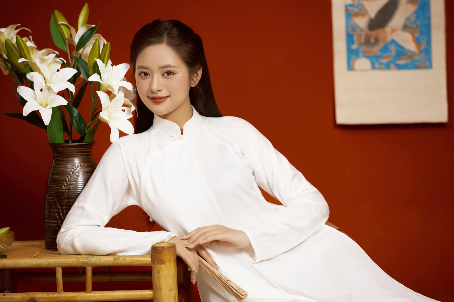 Nhan sắc của Nguyễn Thị Trinh được nhận xét là dịu dàng, khả ái