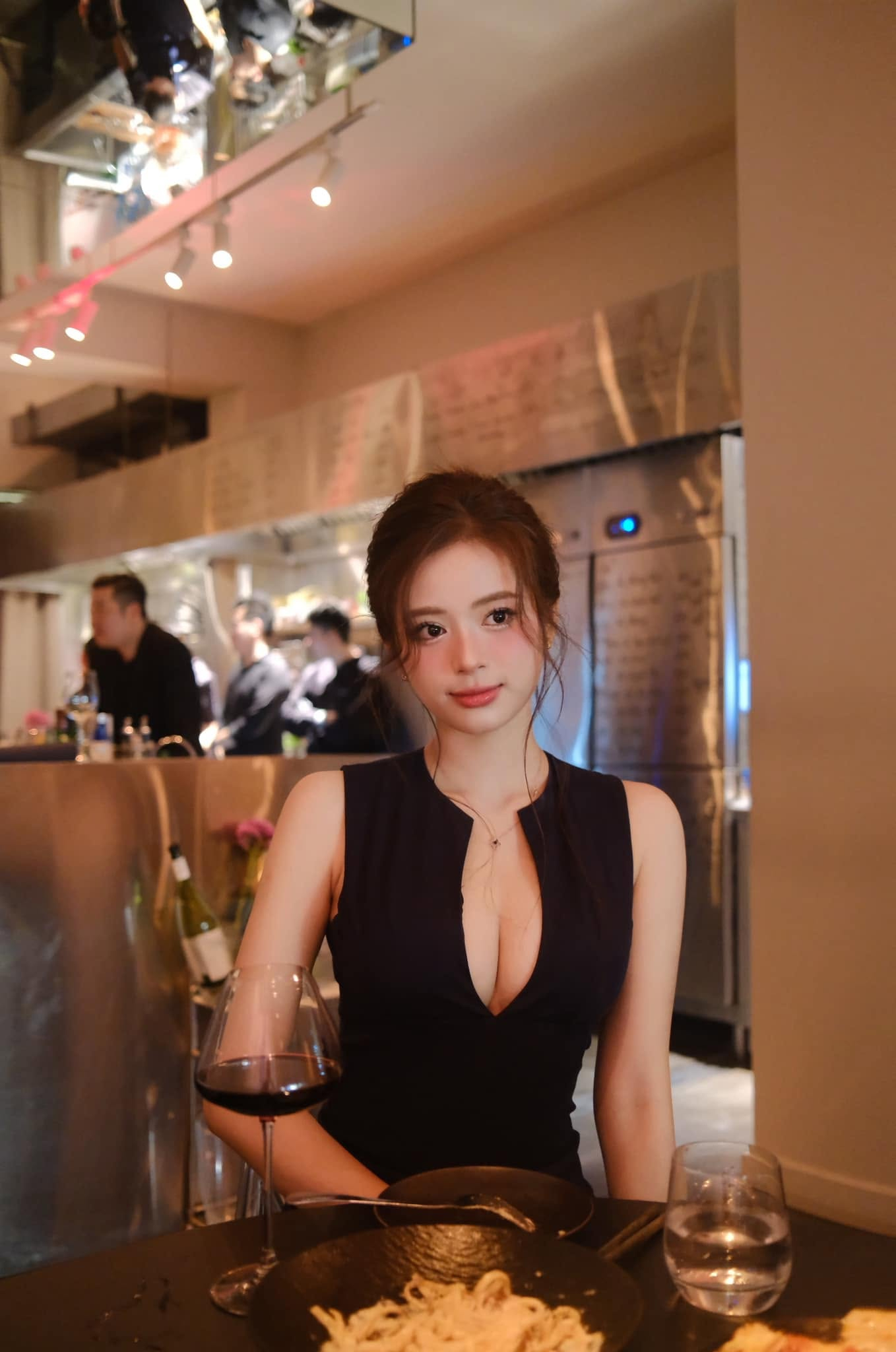 Mỹ nhân phim Việt giờ vàng VTV đi thi Hoa hậu, rớt ngay vòng kiểm tra nhân trắc học và phỏng vấn kín