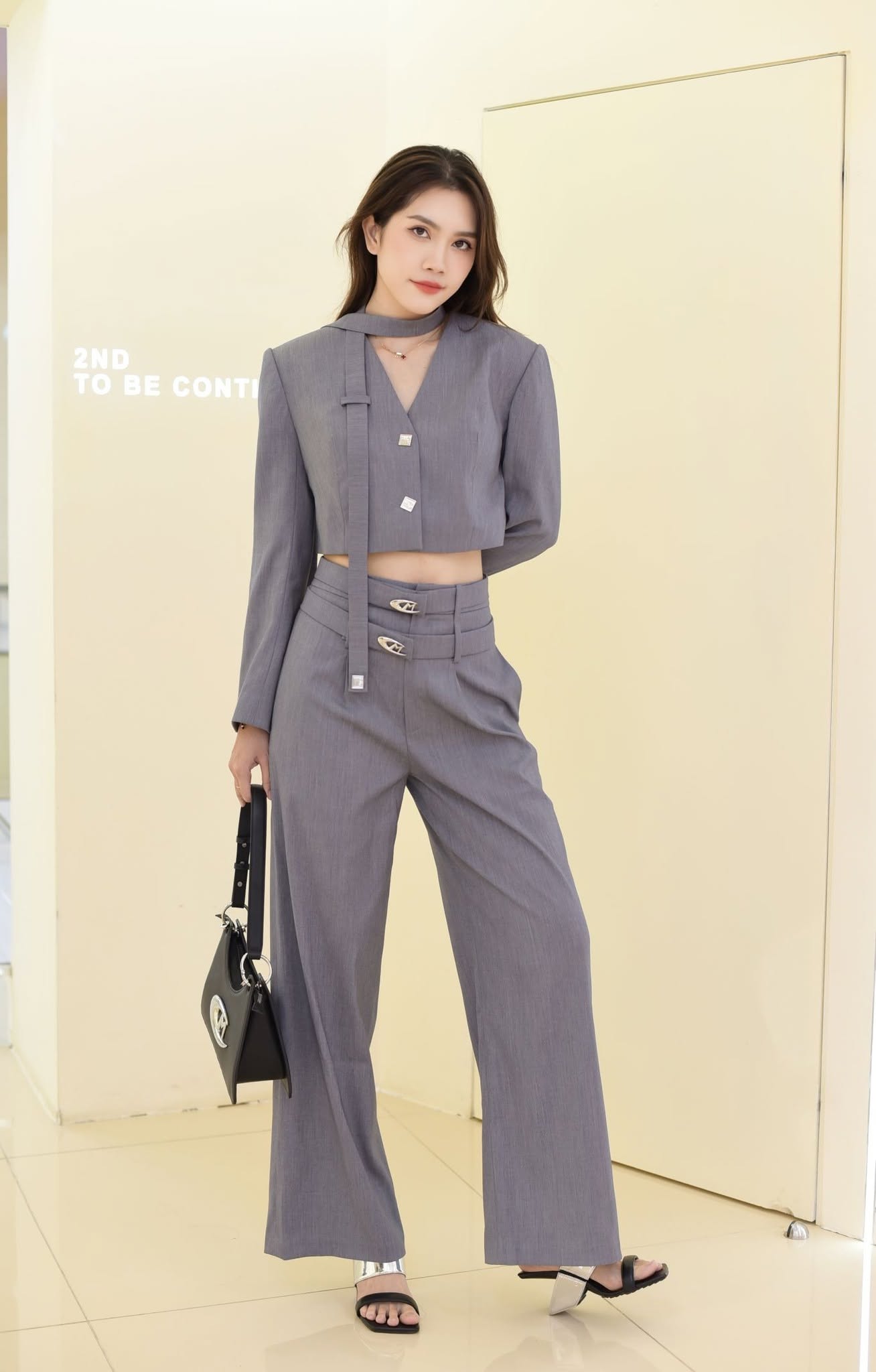 Đi xe máy sắp rớt pô, cô sinh viên cưới chồng Phó giám đốc lớn hơn 13 tuổi: Sợ nhất nhà rộng và đồ hiệu