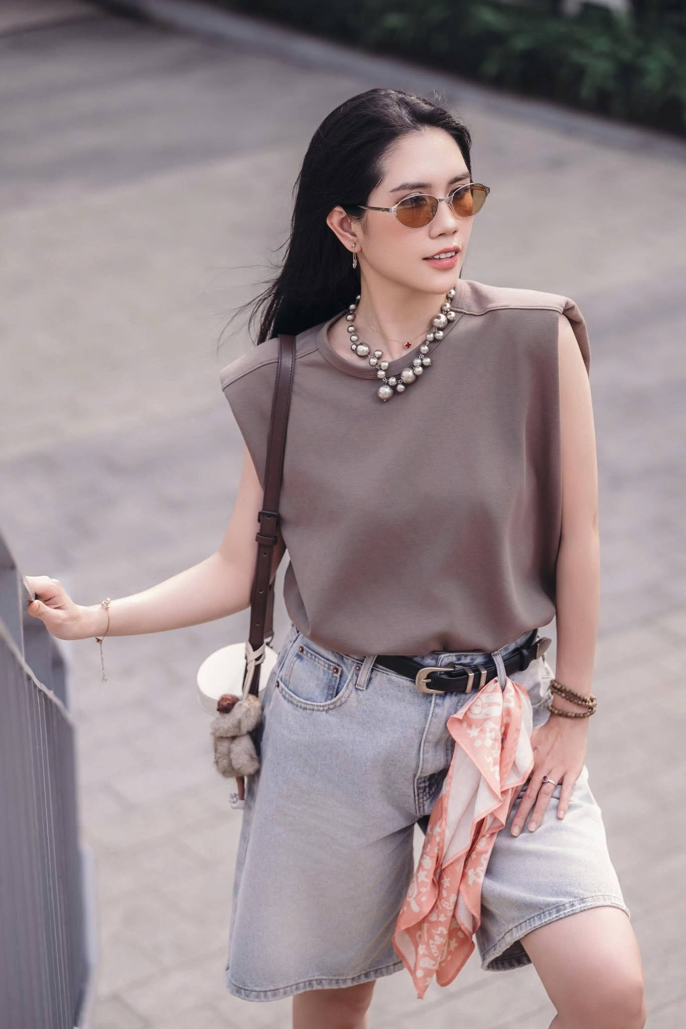 Cô vợ kém 13 tuổi của Phó giám đốc ngày càng trẻ trung, xinh đẹp.
