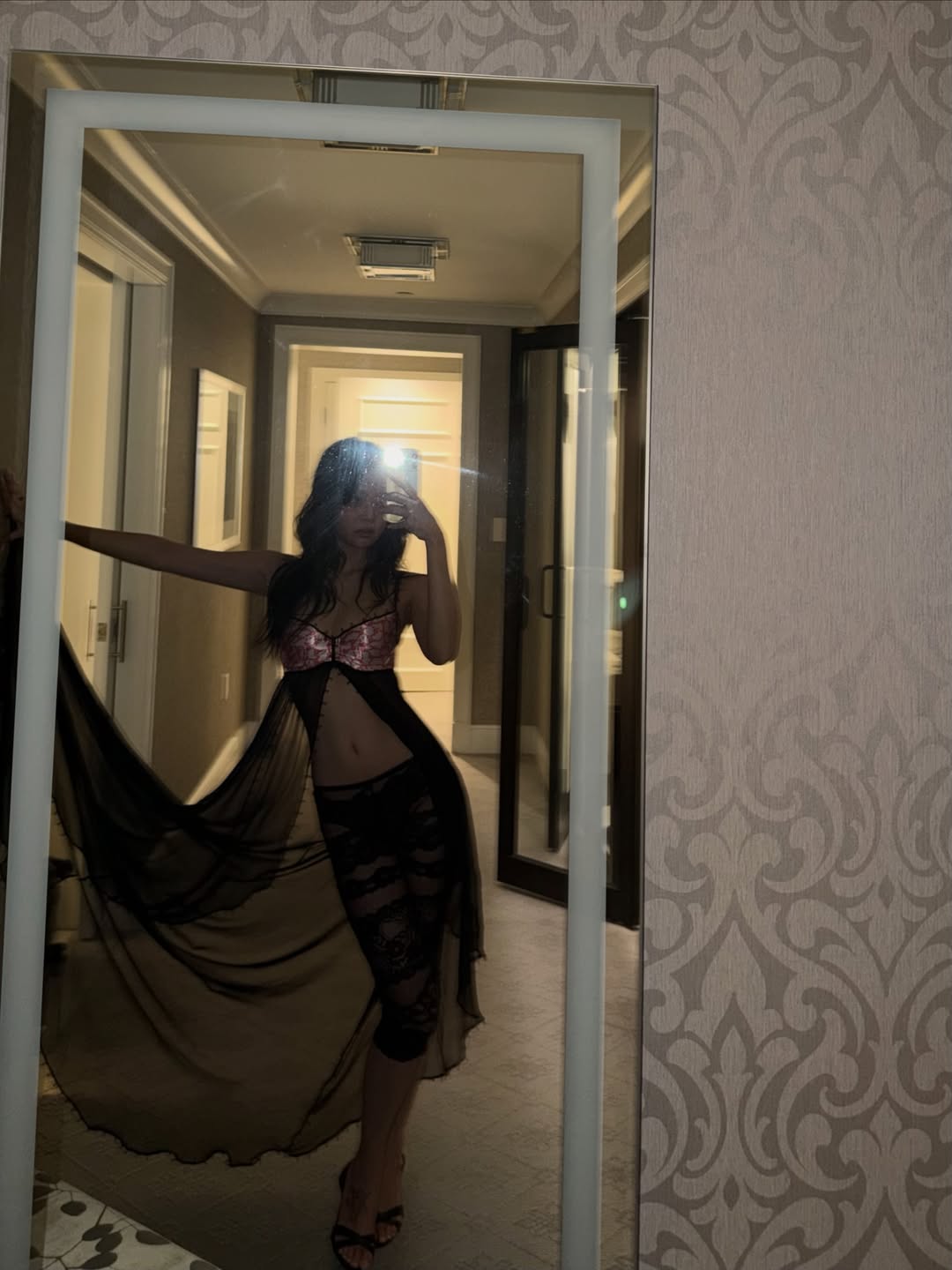 Thiết kế tôn trọn thân hình gợi cảm của Jennie. Ảnh: Instagram