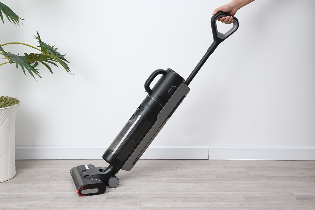 Vì sao ngày càng nhiều gia đình không còn dùng cây lau nhà vắt tay? 2 giải pháp làm sạch đang dần trở thành xu hướng