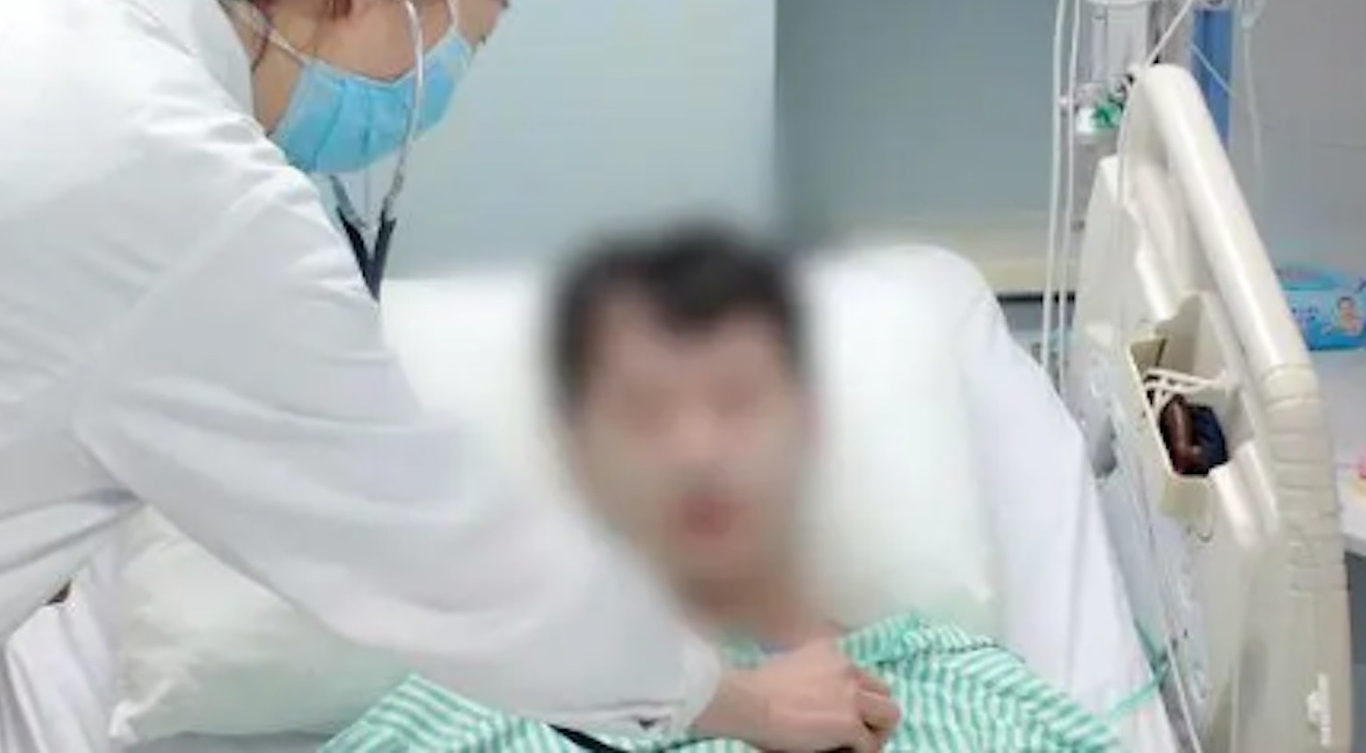 Người đàn ông Trung Quốc nhiễm amip ăn não cực kỳ nguy hiểm sau khi ăn hải sản tại Thái Lan (Ảnh từ BV)