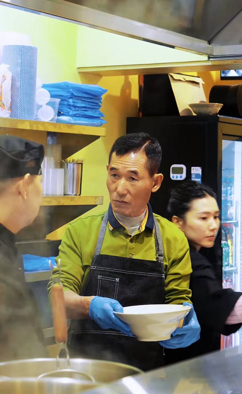 Đã rõ lý do Phở Bát Đàn đóng cửa suốt 1 tháng, hóa ra ông bà chủ âm thầm sang Tây mở luôn chi nhánh hoành tráng