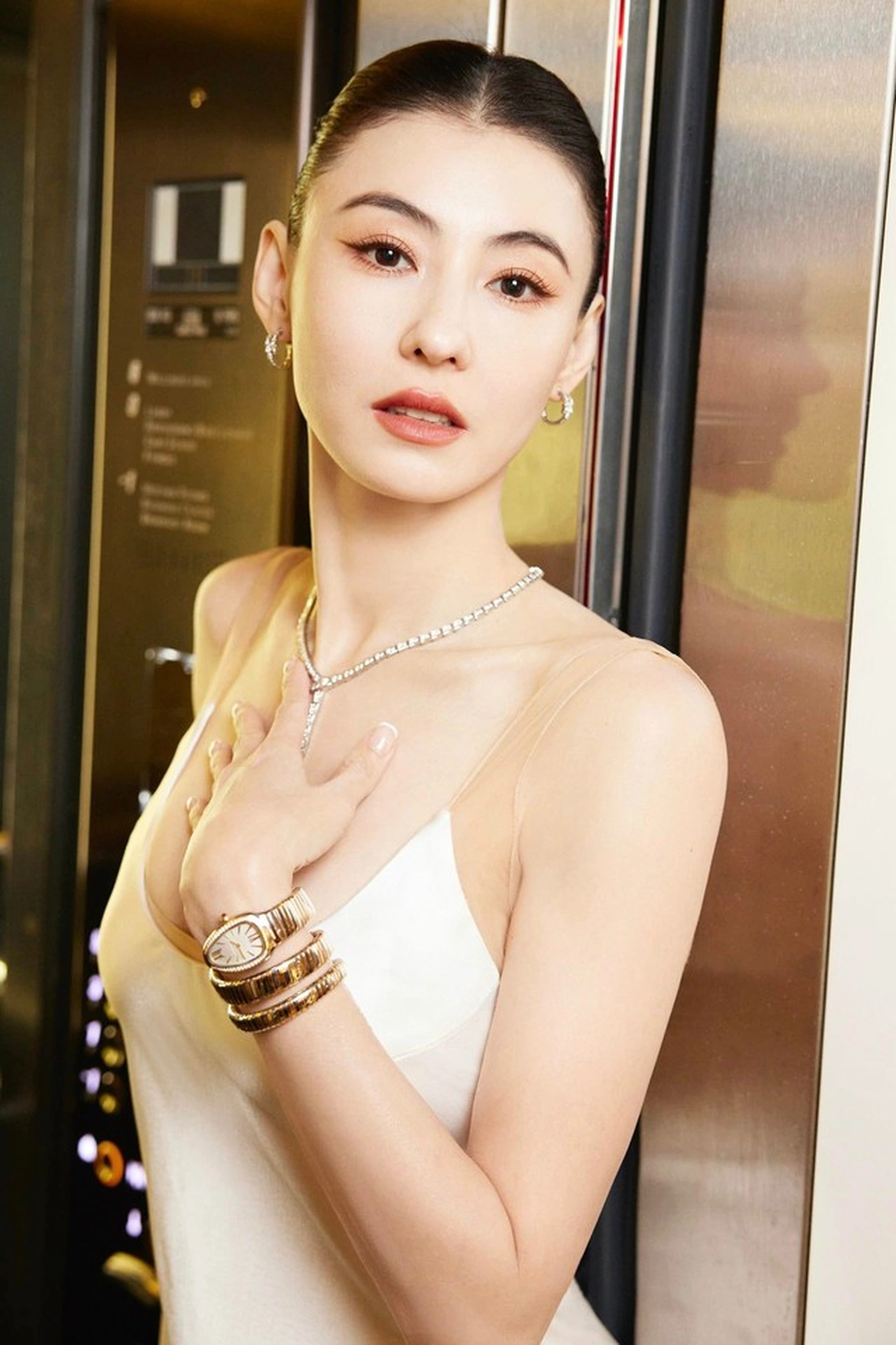 Trương Bá Chi từng có sự nghiệp huy hoàng trước khi bỗng dưng mất hút khỏi làng phim ảnh. Ảnh: 163