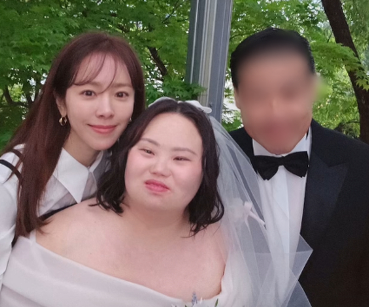 Han Ji Min và Kim Woo Bin đã tới gửi lời chúc phúc trong đám cưới Jung Eun Hye hồi tháng 5/2025. Ảnh: X