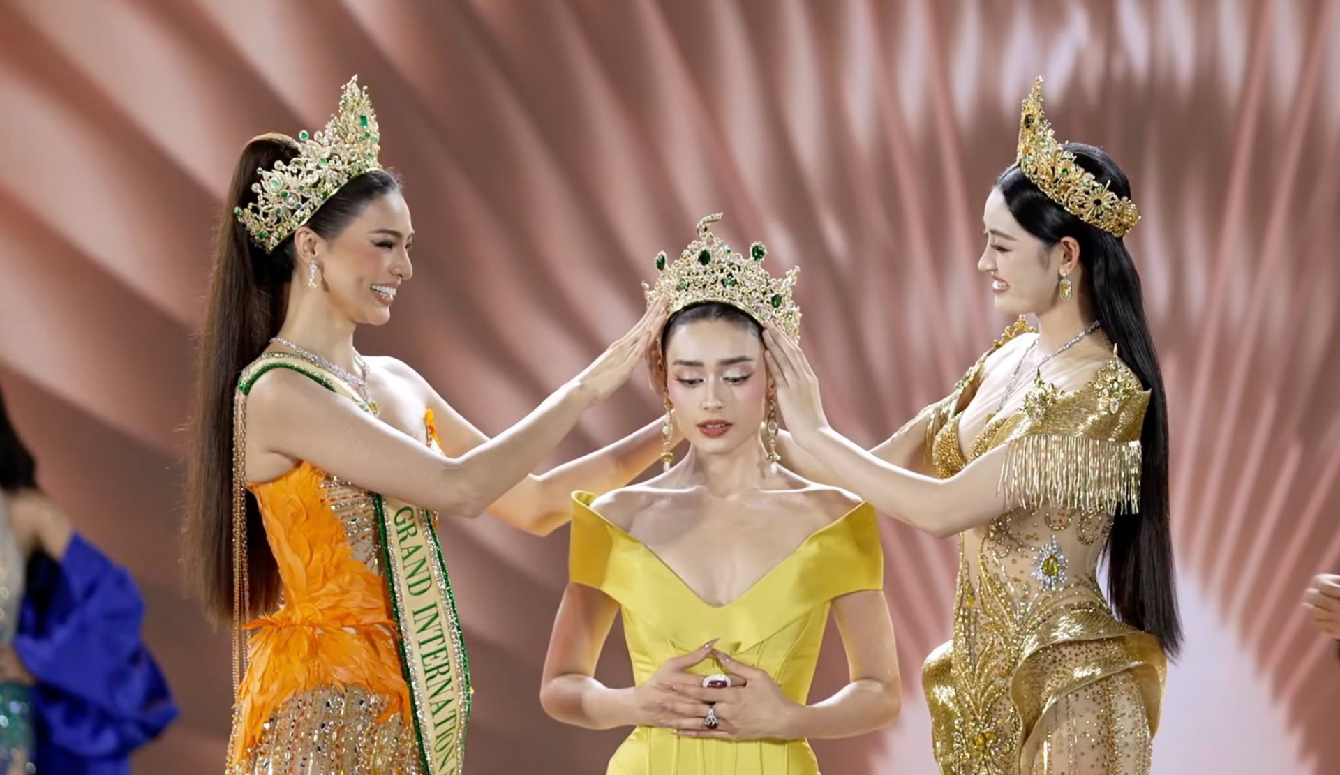 Emoura Phạm chính thức trở thành người kế nhiệm Yến Nhi