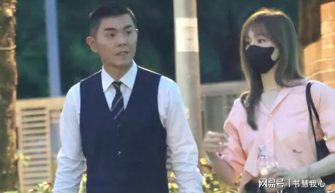 Chị Đẹp này vừa bị bắt gặp đưa 1 người đàn ông lạ mặt đi gặp gỡ, tụ tập với dàn sao và hội bạn thân ở Đài Loan (Trung Quốc). Ảnh: 163.