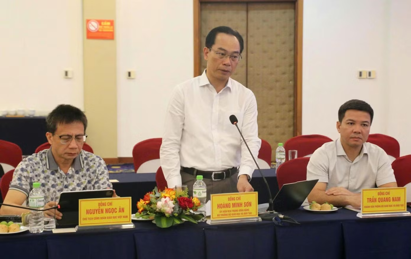 Bộ trưởng Bộ GD&ĐT Hoàng Minh Sơn phát biểu tại buổi làm việc. (Ảnh: Tiền Phong)
