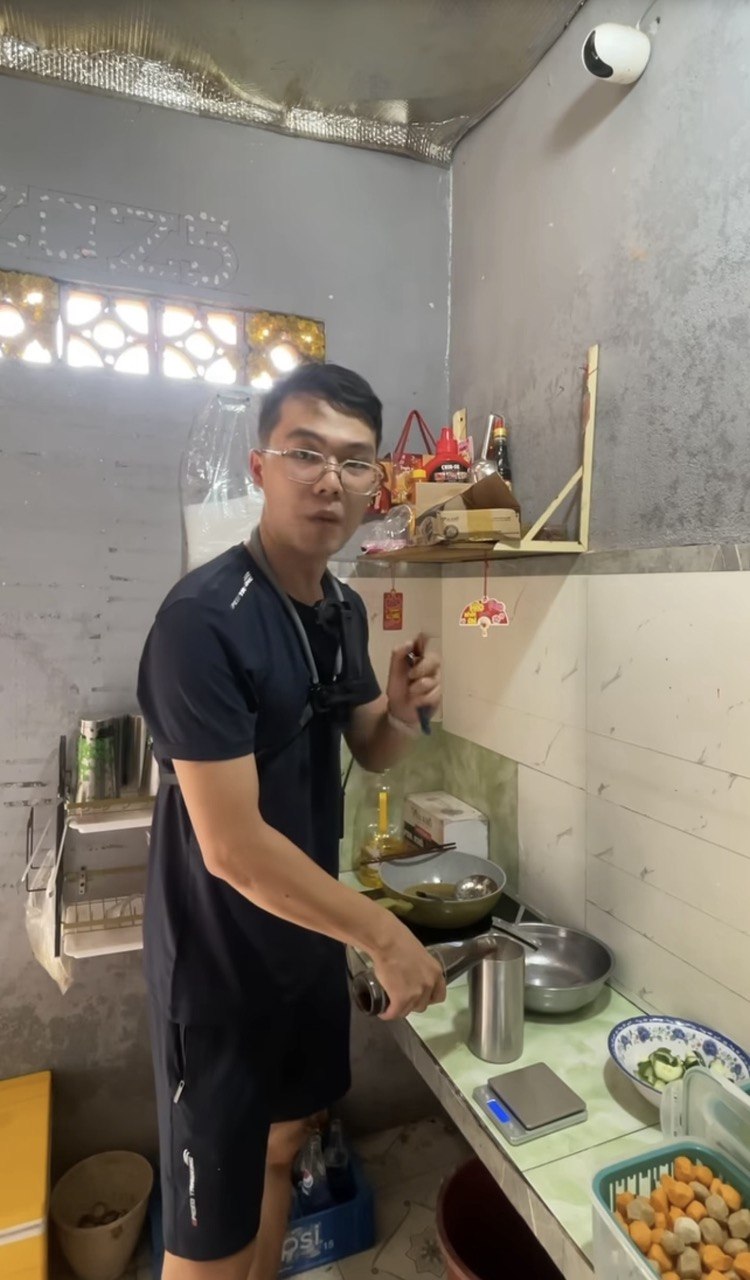 Tô mì quán nét 25.000 có gì mà ai ăn cũng húp sạch không chừa giọt nước nào, về nhà nấu y hệt lại bỏ dở nửa tô?