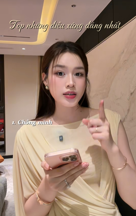 Đỗ Hà xếp Viết Vương vào top 1 điều xứng đáng nhất.