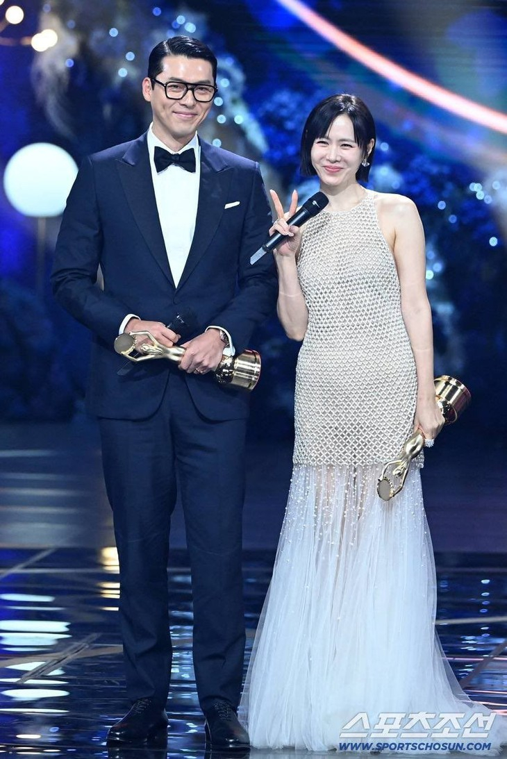 Hyun Bin đồng cảm với đàn anh hơn bao giờ hết, khi vợ anh cũng từng lui về chăm sóc gia đình. Ảnh: Sports Chosun