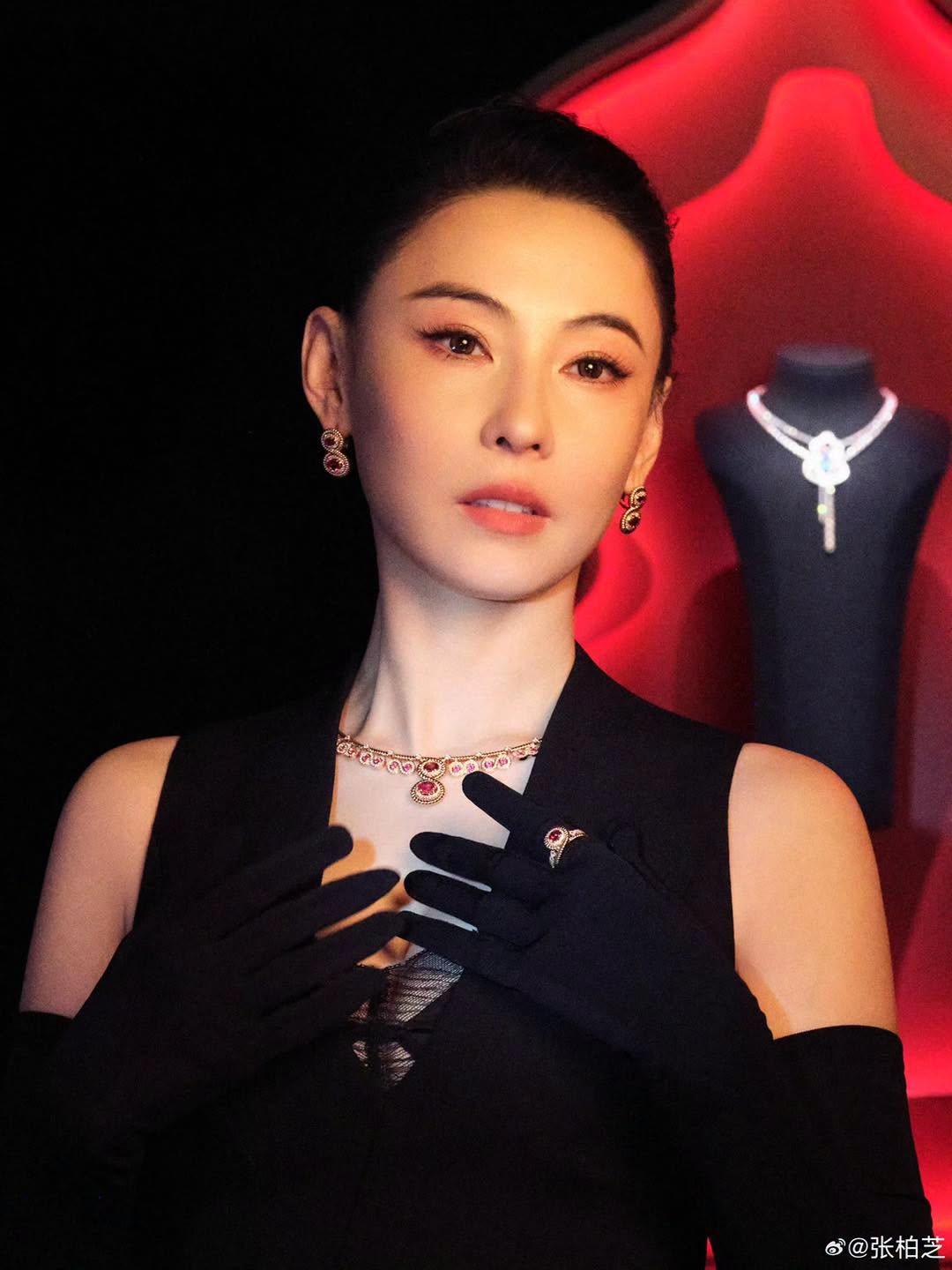 Những ngày qua, Trương Bá Chi còn trở thành tâm điểm chú ý sau hàng loạt thông tin liên quan đến khối tài sản thừa kế