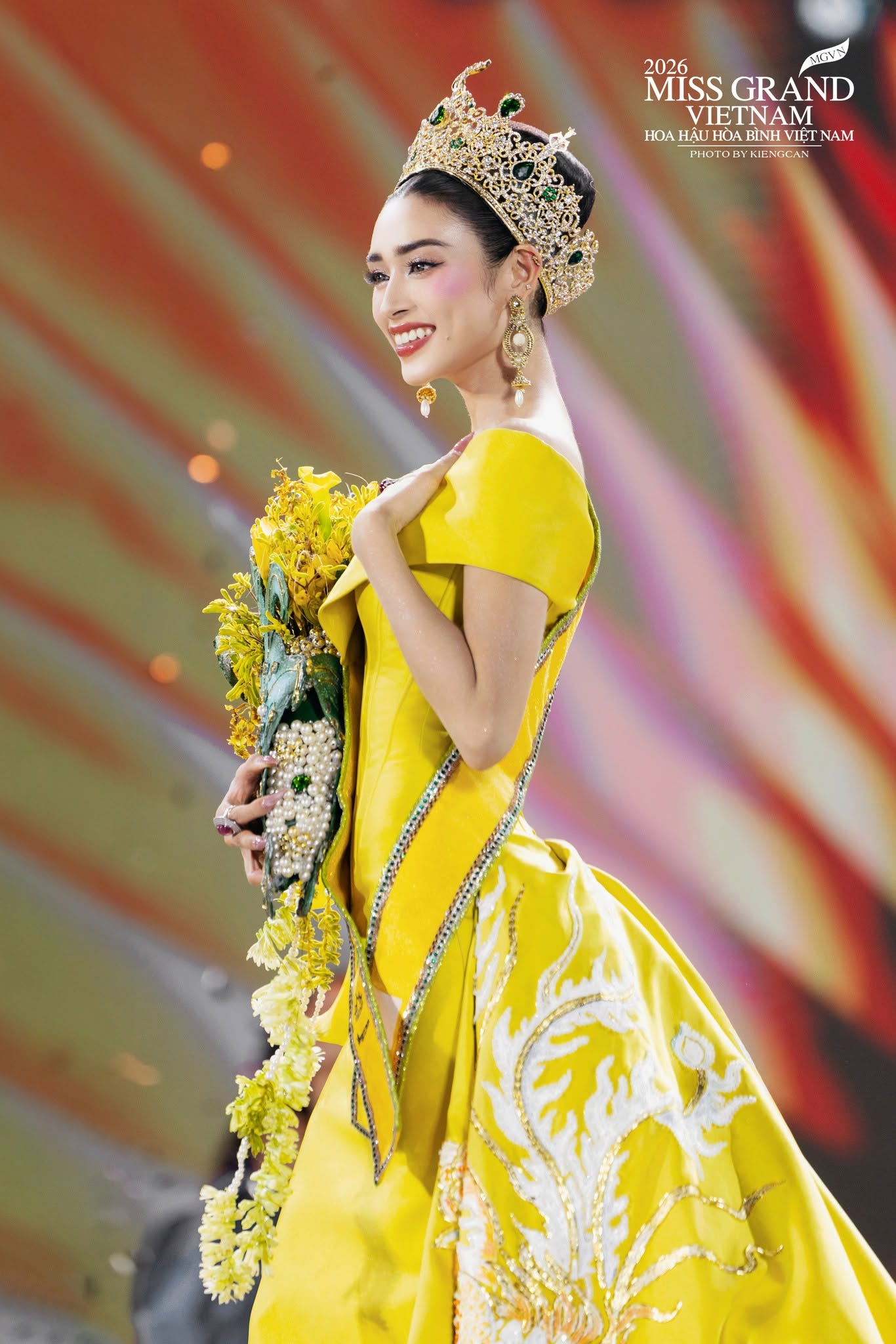 Tân Hoa hậu Emoura Phạm