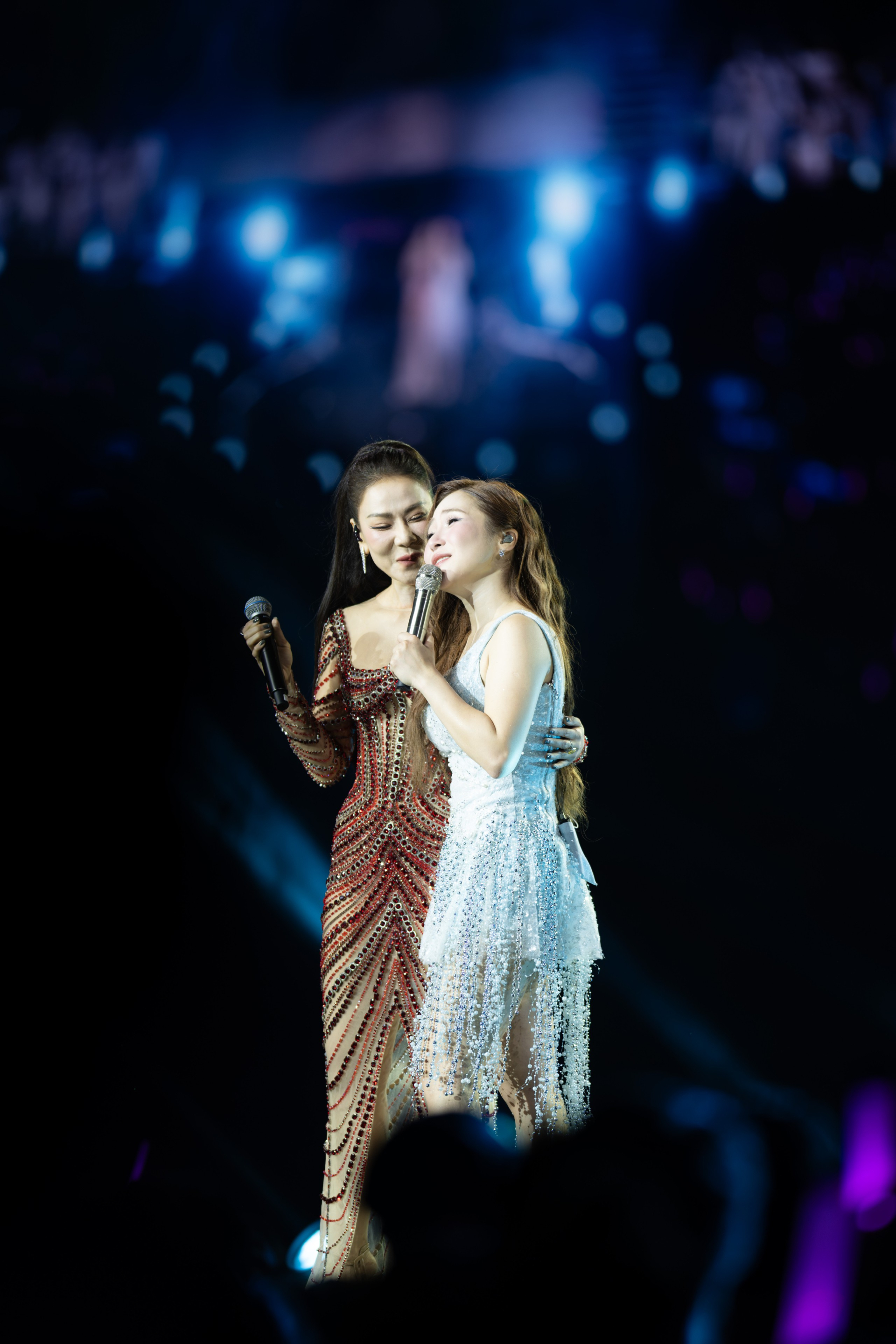 Thu Minh - Hương Tràm “gương vỡ lại lành” sau 14 năm giận không nói chuyện