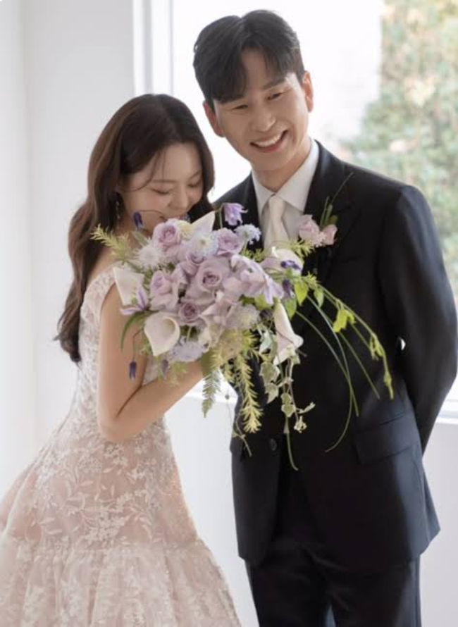 Yeong Cheol - Yeong Ja dính tin đồn ly hôn cách đây đúng nửa tháng. Và đến nay, họ đã chính thức xác nhận cho nhau lối đi riêng. Ảnh: Naver