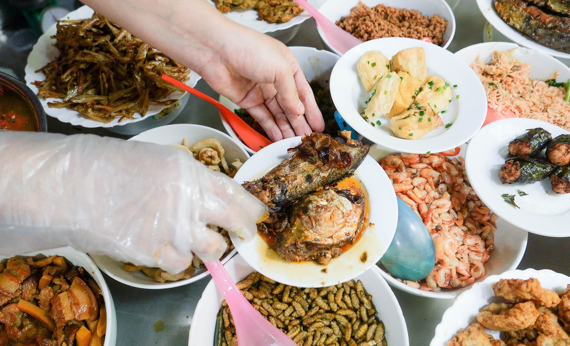 Vì sao gọi là “cơm bụi”?