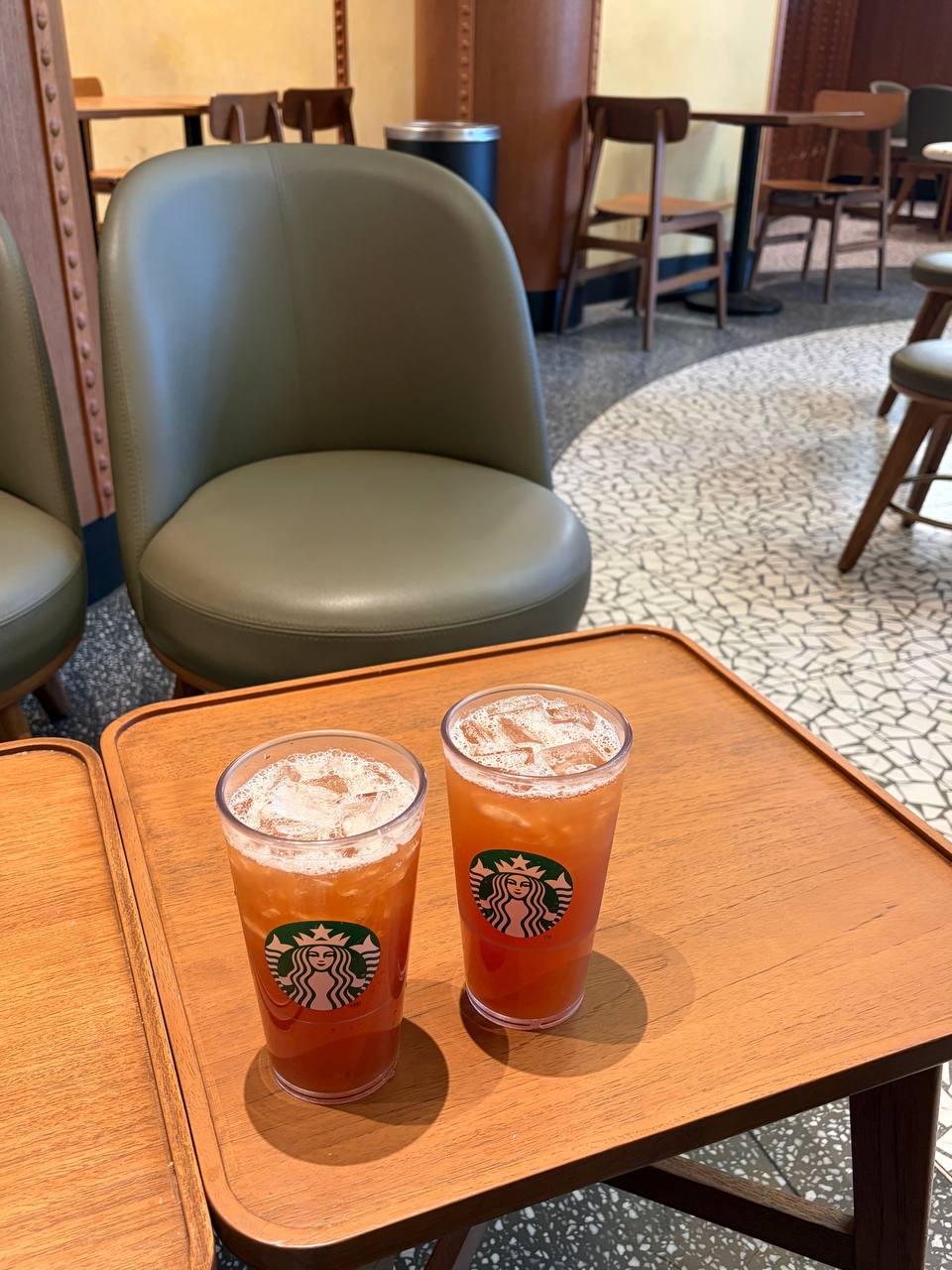 Đại diện Starbucks khẳng định, khách hàng vẫn có thể gọi món trà bưởi theo công thức nguyên bản của Starbucks như bình thường.