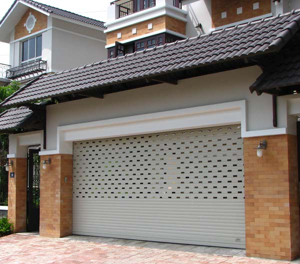 Vì sao ngày càng nhiều gia đình không còn làm cửa sắt kéo? 2 thiết kế đang dần trở thành xu hướng mới