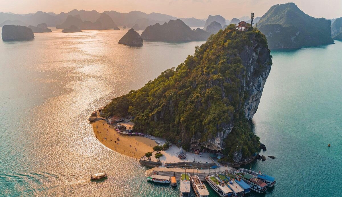 Việt Nam có cáp treo giữ cùng lúc 2 kỷ lục Guinness thế giới: Cabin chở 230 người lớn nhất hành tinh, trụ cáp cao gần 189m