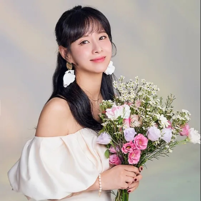Eun Ga Eun đang hoạt động tích cực ở mảng nhạc trot tại làng giải trí Kbiz. Ảnh: Naver