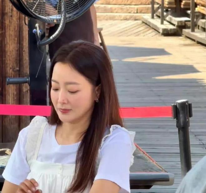 Nữ diễn viên họ Kim xinh đẹp trong từng khoảnh khắc, khiến netizen khó lòng rời mắt. Ảnh: 163