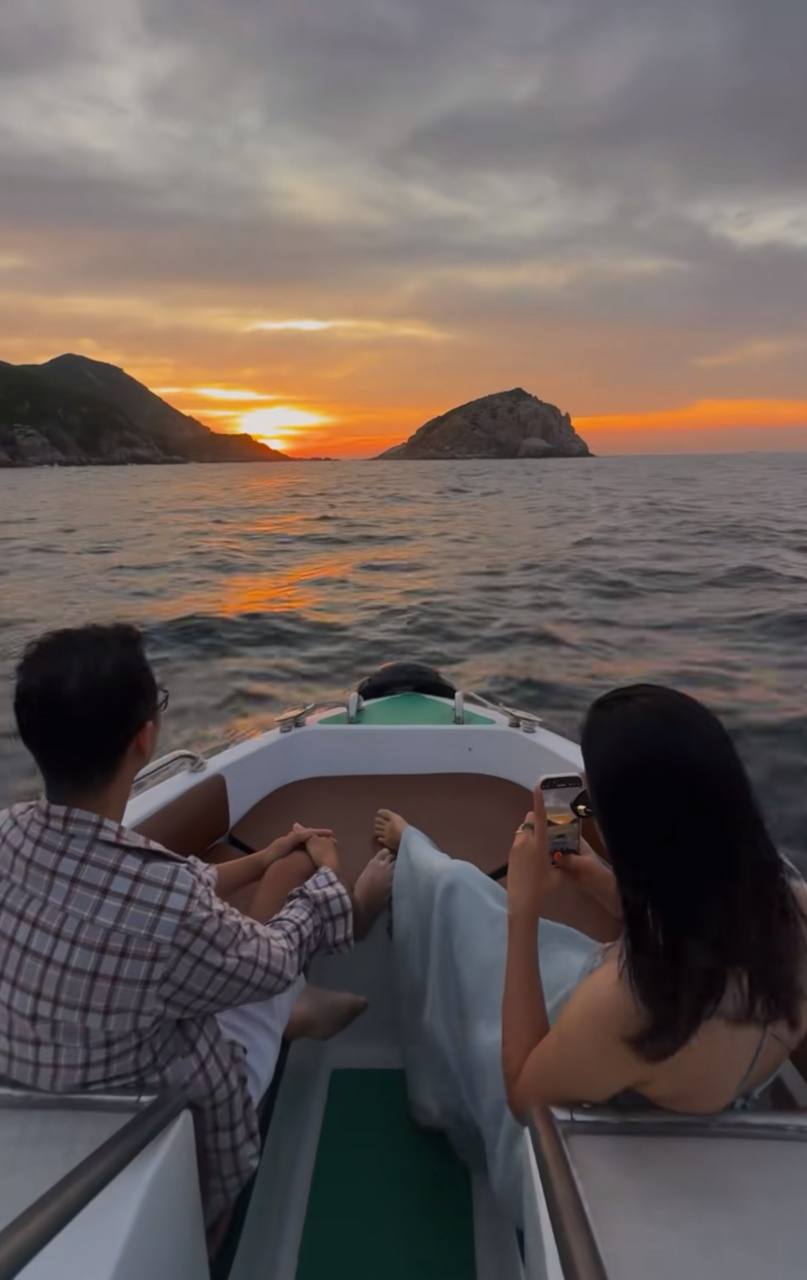 Trải nghiệm đang cực hot ở vịnh biển đẹp nhất Việt Nam: Thuê hẳn ca nô riêng ngắm hoàng hôn, mỗi người chưa tới 300.000 đồng