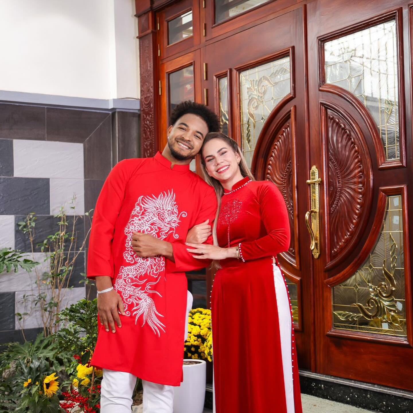 Xuân Son - cầu thủ đắt giá nhất ĐT Việt Nam, từng bị tình đầu từ chối, làm “shipper” tán đổ con gái ông chủ tiệm bánh