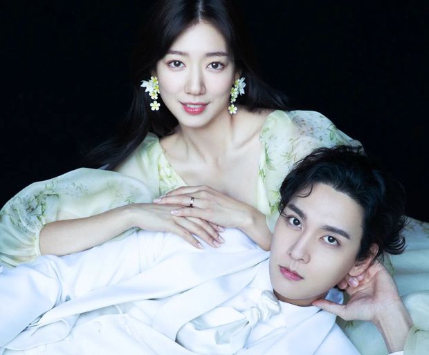 Công chúng hồi hộp chờ đợi động thái tiếp theo từ vợ chồng Park Shin Hye - Choi Tae Joon. Ảnh: Naver