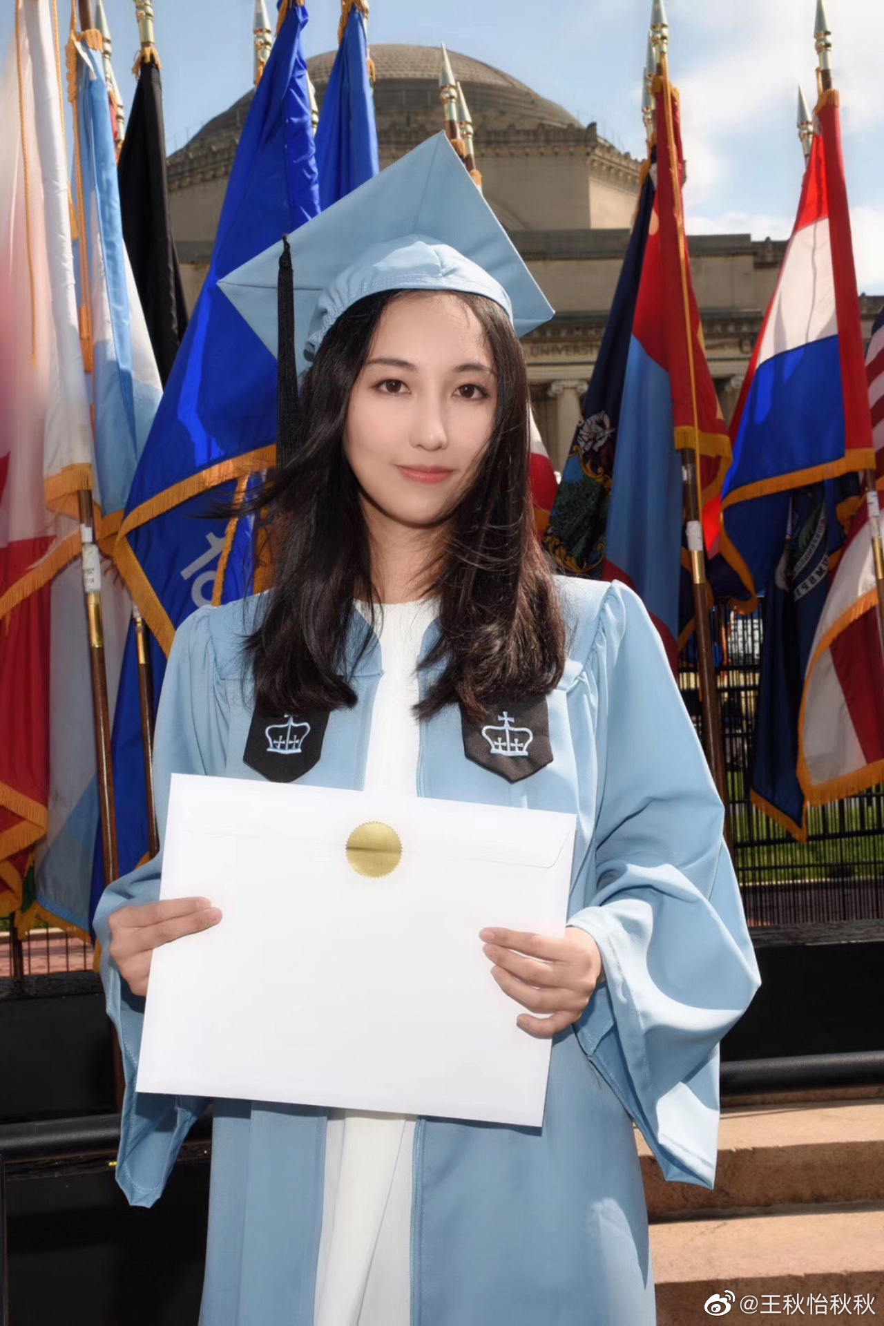 Mỹ nhân họ Vương còn khiến công chúng trầm trồ trước trình độ học vấn đáng ngưỡng mộ. Cô lấy được bằng thạc sĩ từ ngôi trường đại học danh giá Columbia. Ảnh: Weibo