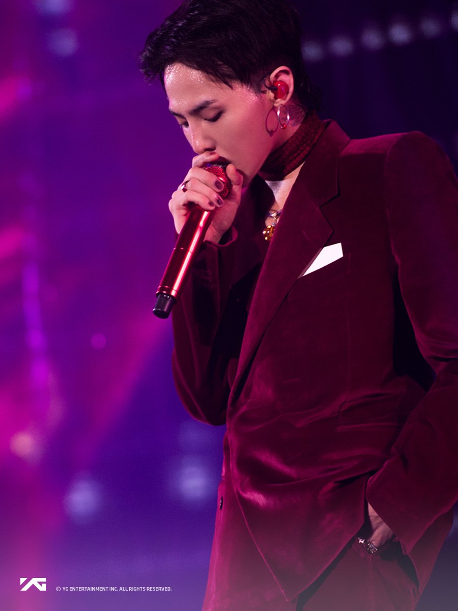 Ra mắt năm 2006 với vai trò trưởng nhóm BIGBANG, G-Dragon nhanh chóng khẳng định vị thế là ông hoàng Kpop