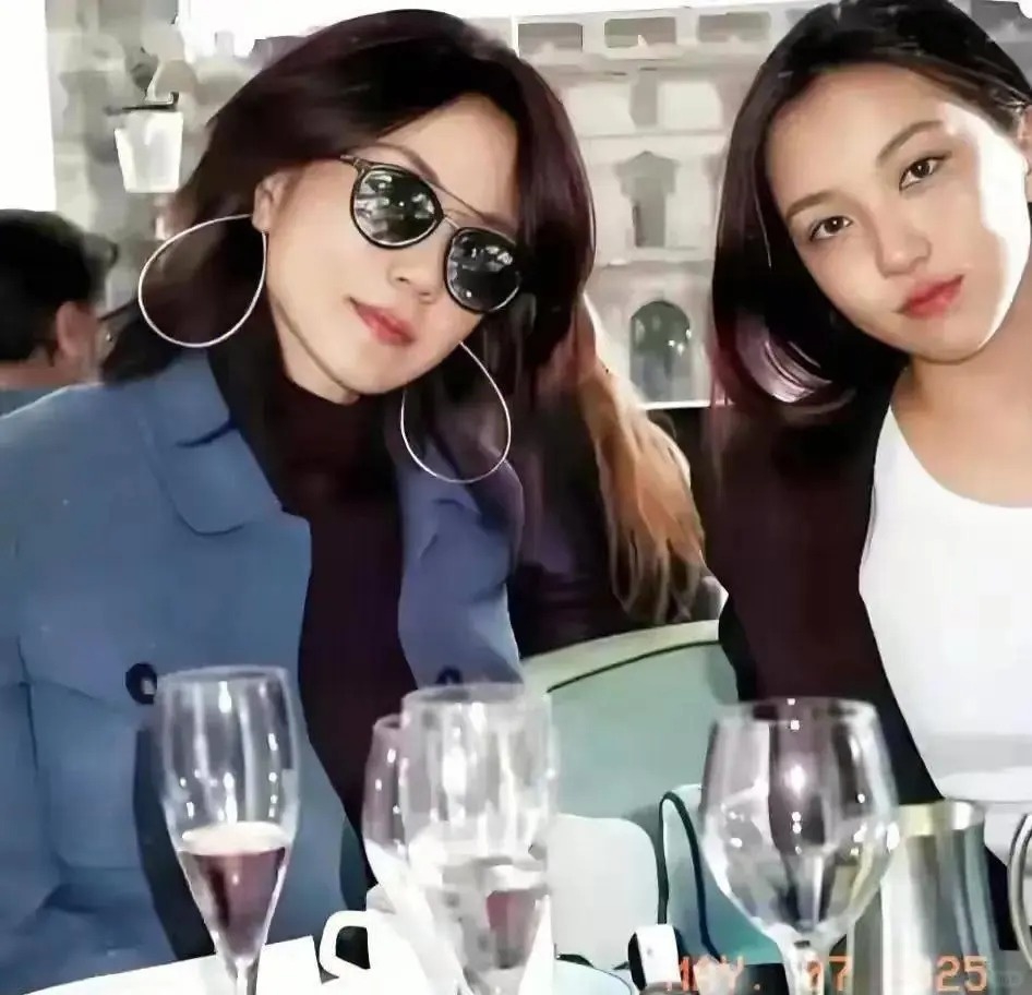 Lý Yên từng vướng tranh cãi nhưng theo thời gian, cô đã ngày càng trưởng thành và hoàn thiện bản thân hơn. Ảnh: Sohu