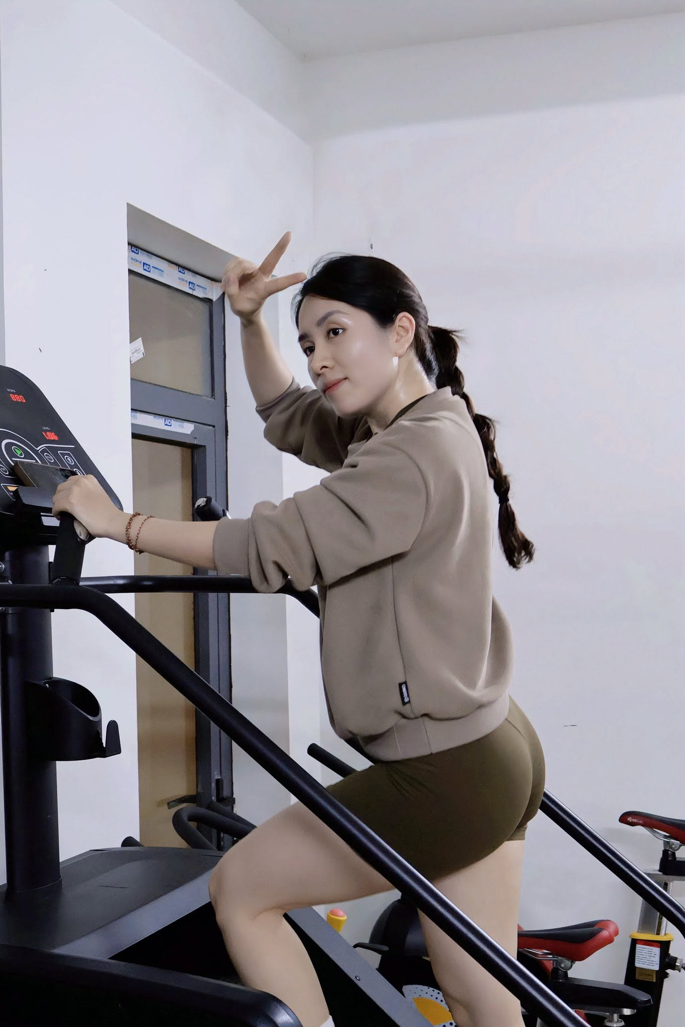 Bên trong cuộc đua chống lão hoá suốt 10 năm và hơn thế nữa của hội chị đẹp 30s: Tiền nhiều chỉ là “tấm vé vào cửa”!