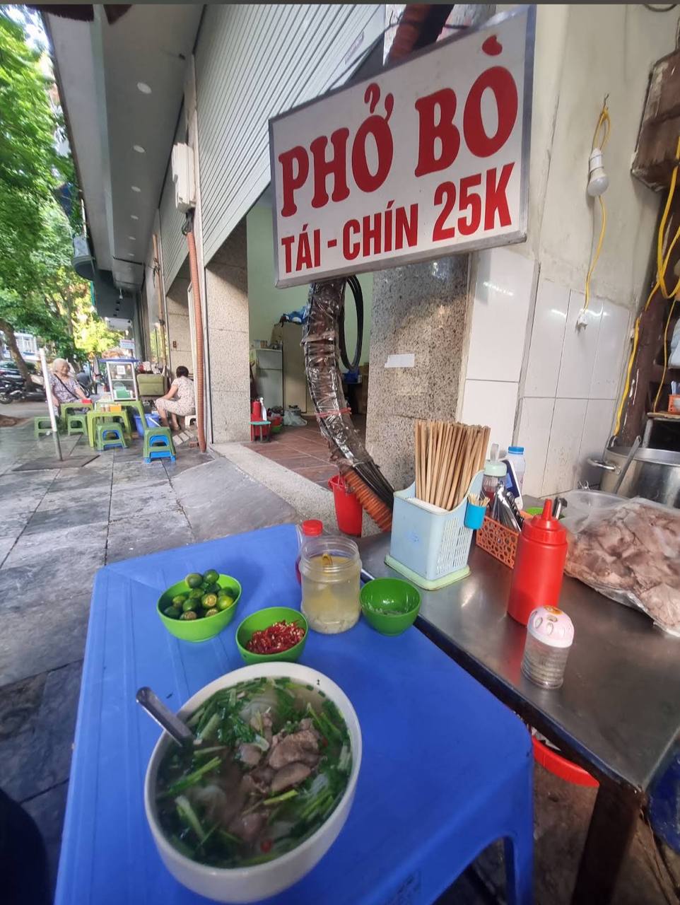 Quán nằm tại số 50 Hàng Bún (Hà Nội). Ảnh: Google Review