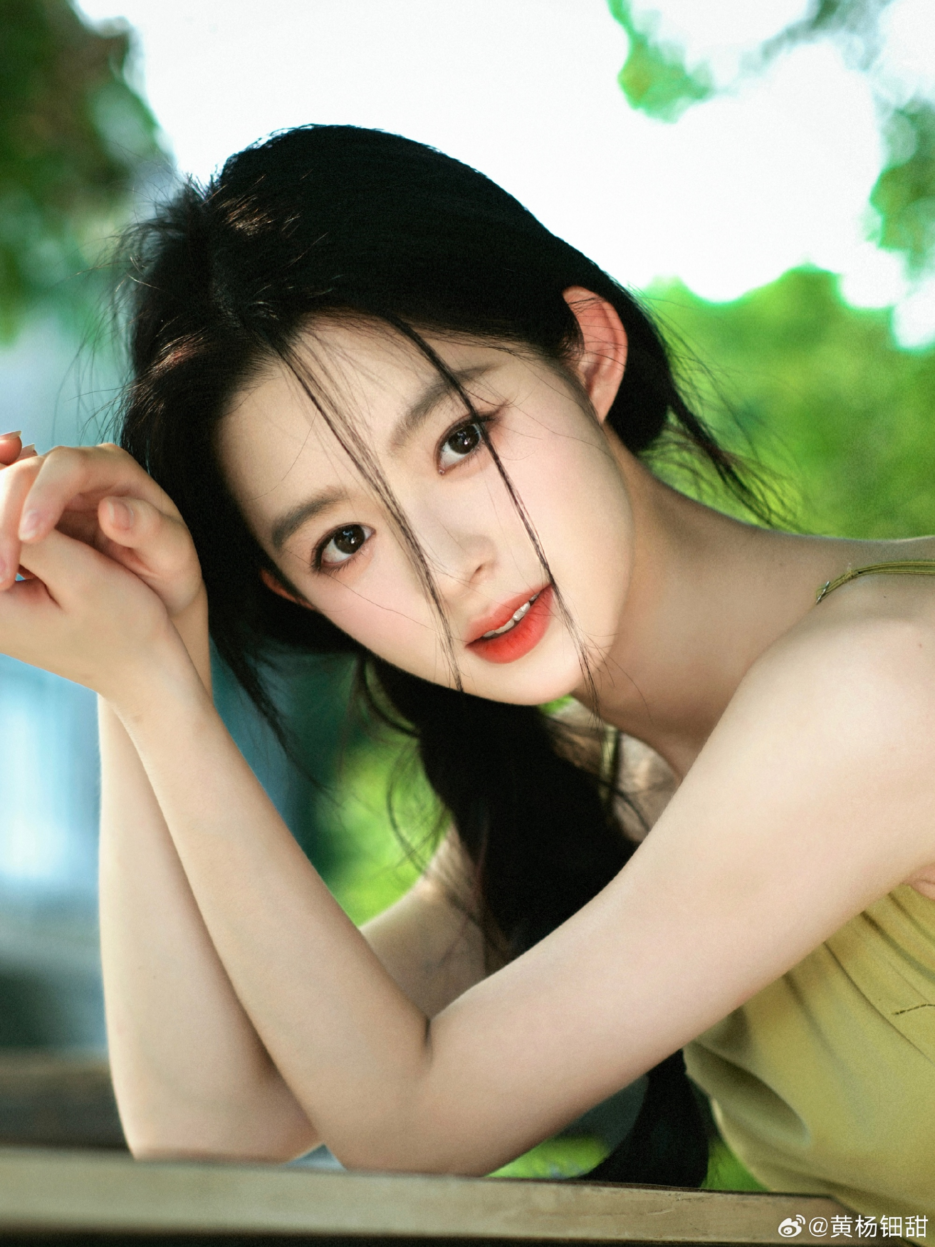 Hoàng Dương Điền Điềm dính tai tiếng nghiêm trọng vì 1 đôi bông tai ước tính có giá trị 8 tỷ đồng. Ảnh: Sina.