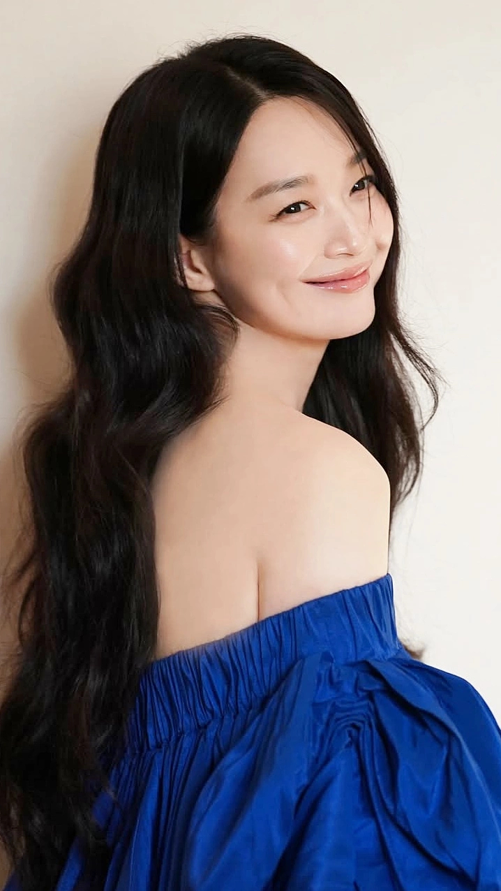 Shin Min Ah cứ thế này thảo nào Kim Woo Bin mê như điếu đổ!