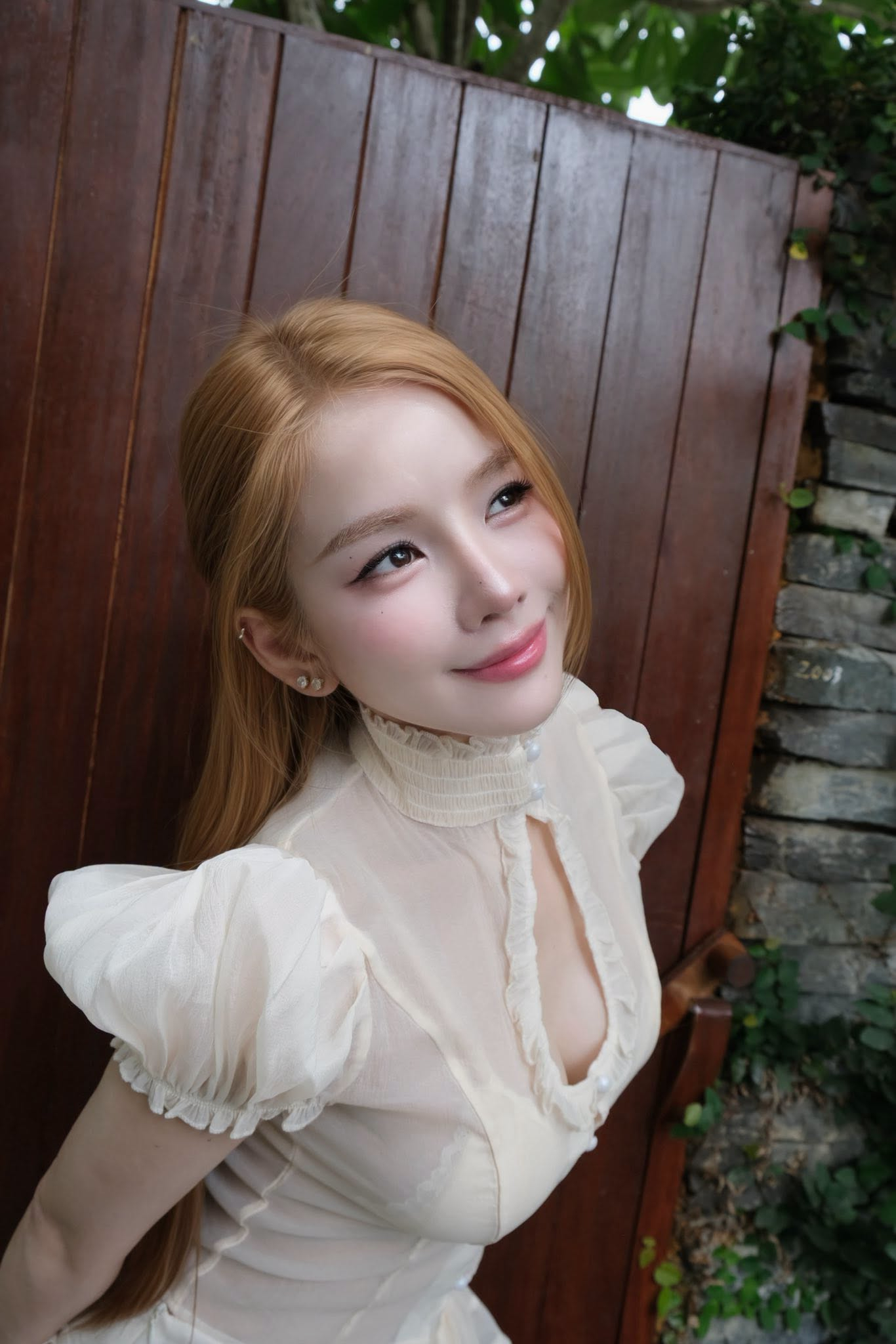 DJ Mie sau 3 năm chia tay Hồng Thanh: Mua biệt thự, đi Mercedes, nhan sắc ngày càng lên hương