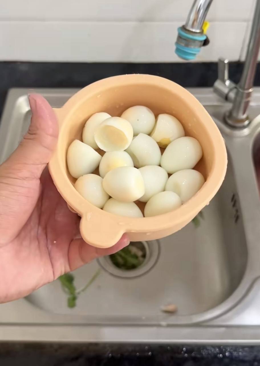 Vợ đưa 100.000 đồng đi chợ, chồng nấu được 3 tô bánh canh đầy ắp tôm và chả cá, còn dư tận 21.000 đồng