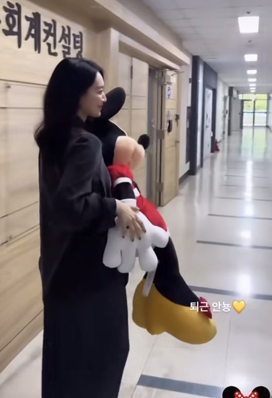 Góc nghiêng giúp mỹ nhân 8X khoe trọn sống mũi cao cực cuốn hút. Ảnh: Naver