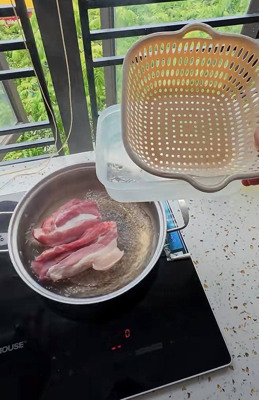 Chàng trai đi chợ 136.000 đồng nấu trọn mâm cơm: Mỗi tháng chỉ dành 3 triệu tiền ăn nhưng cách chi tiêu mới đáng học hỏi