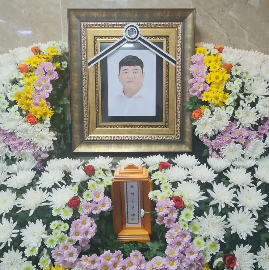 Sự đi của Park Seung Hyun được cho là liên quan tới tập luyện quý sức và suy sụp tinh thần từ quá trình làm Youtuber thể hình