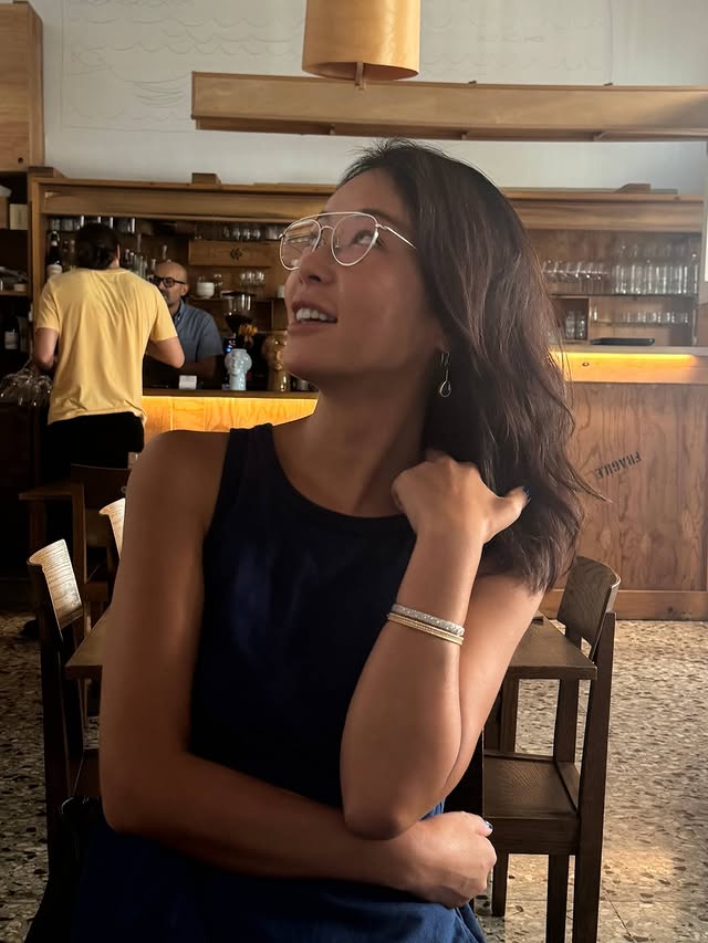 Hwang Jung Eum rám nắng đến mức khó nhận ra. Ảnh: Instagram