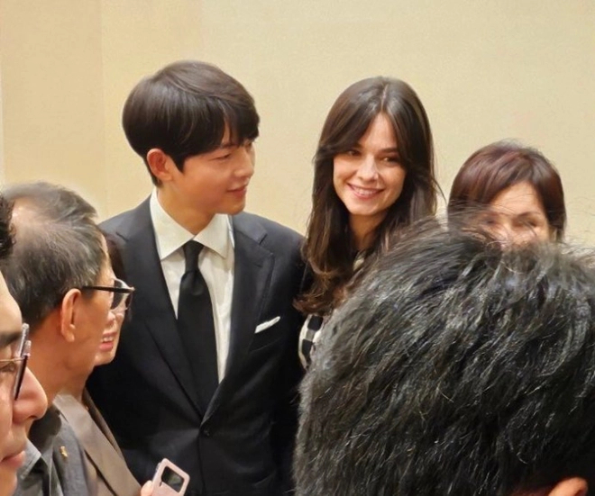Tin đồn Song Joong Ki ly hôn vợ Tây lần đầu rộ lên vào hôm 14/7, nhưng truyền thông Hàn đã vào cuộc bác bỏ thông tin này. Ảnh: Nate
