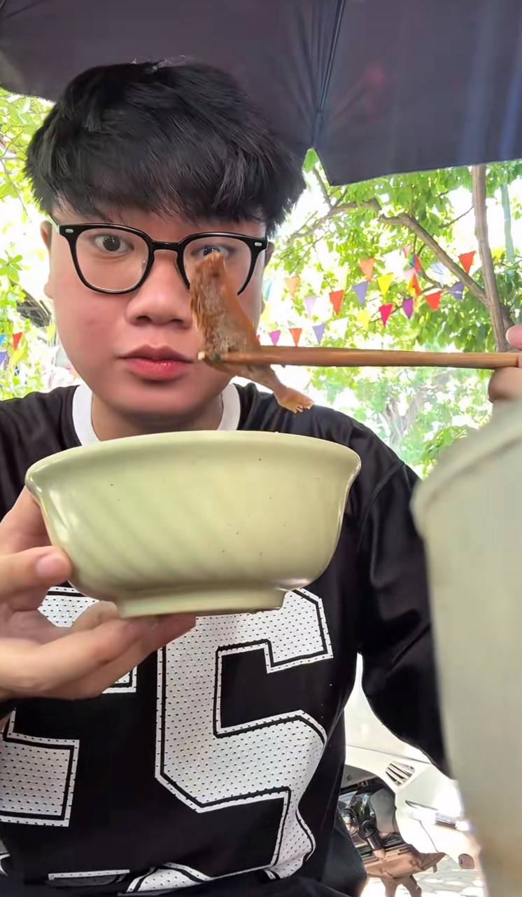 Nhiều bạn trẻ tìm tới quán