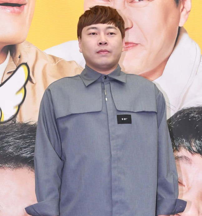 Lee Jin Ho bị đột quỵ xuất huyết não. Sau 4 tháng điều trị, anh đã được xuất viện trở về nhà. Nam diễn viên bị biến chứng liệt nửa người và gặp khó khăn khi nói chuyện, vận động. Ảnh: Nate.