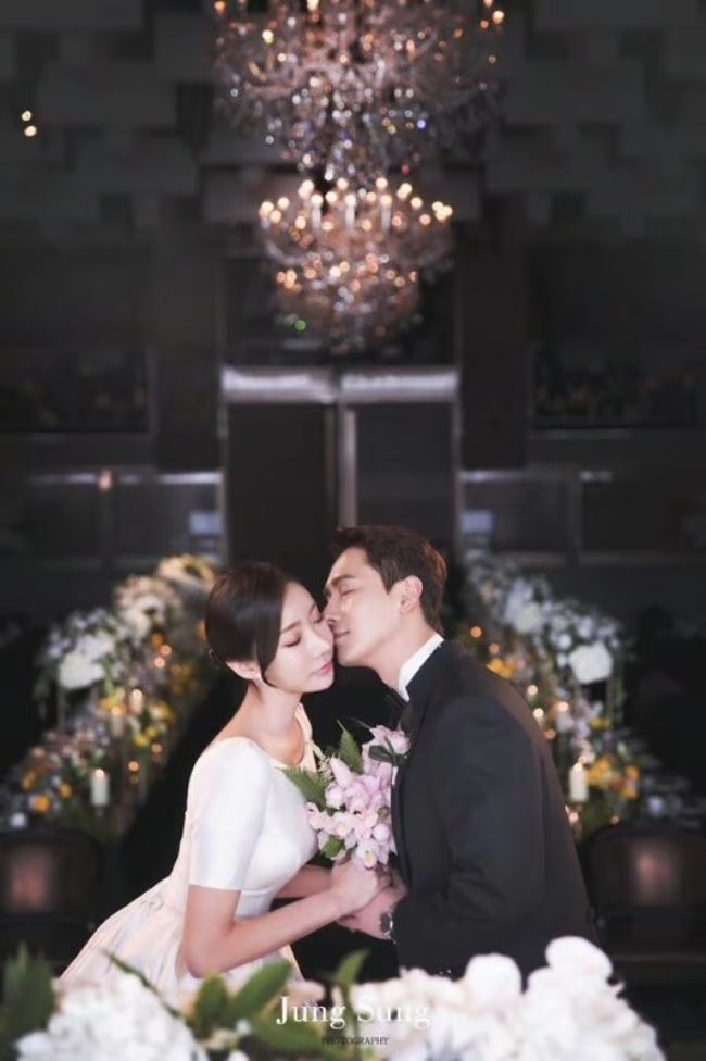 Kim Sang Hyuk và nữ đại gia kém 6 tuổi ly hôn vào đúng dịp kỷ niệm 1 năm ngày cưới. Ảnh: Naver